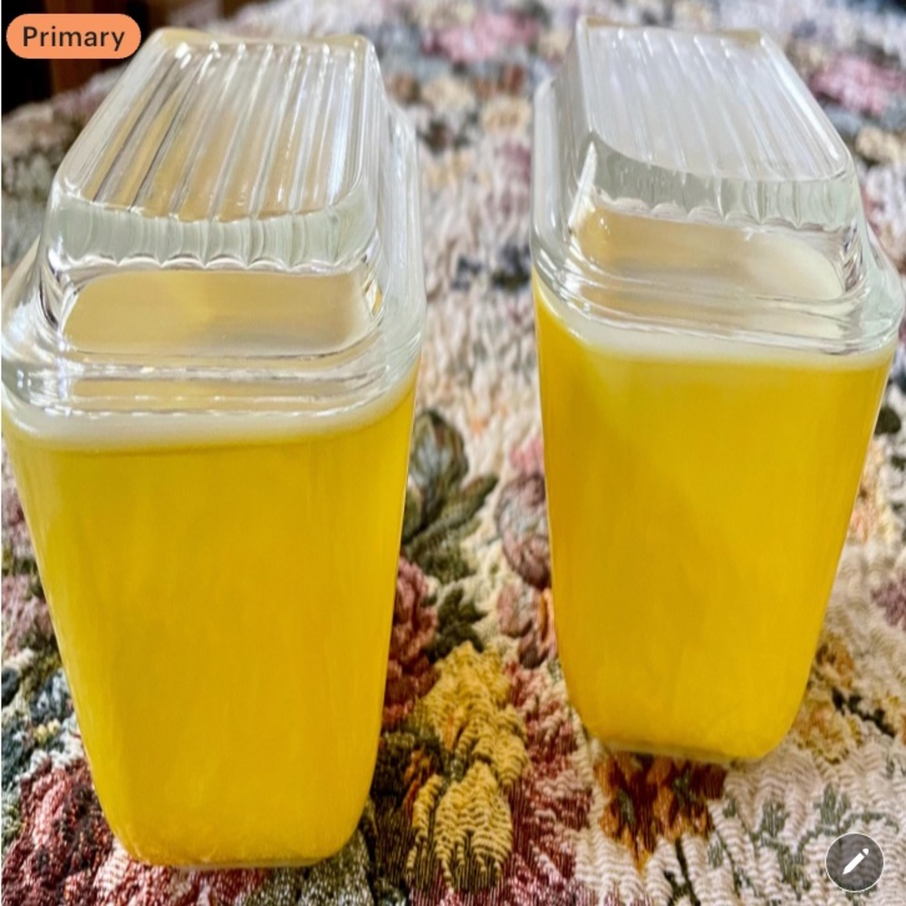 Yellow Glass Pyrex Containers with Lids - Picture 1 of 5